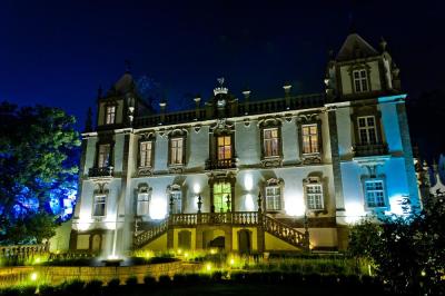 Pousada_do_Porto_Freixo_Palace_Hotel_River_Facade