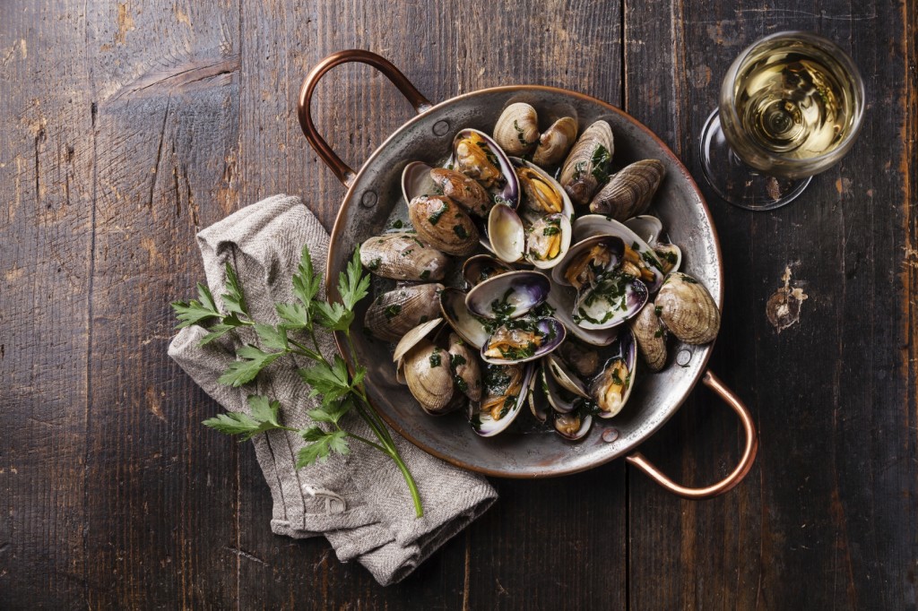 Seafood clams - iStock_000063293325_Medium