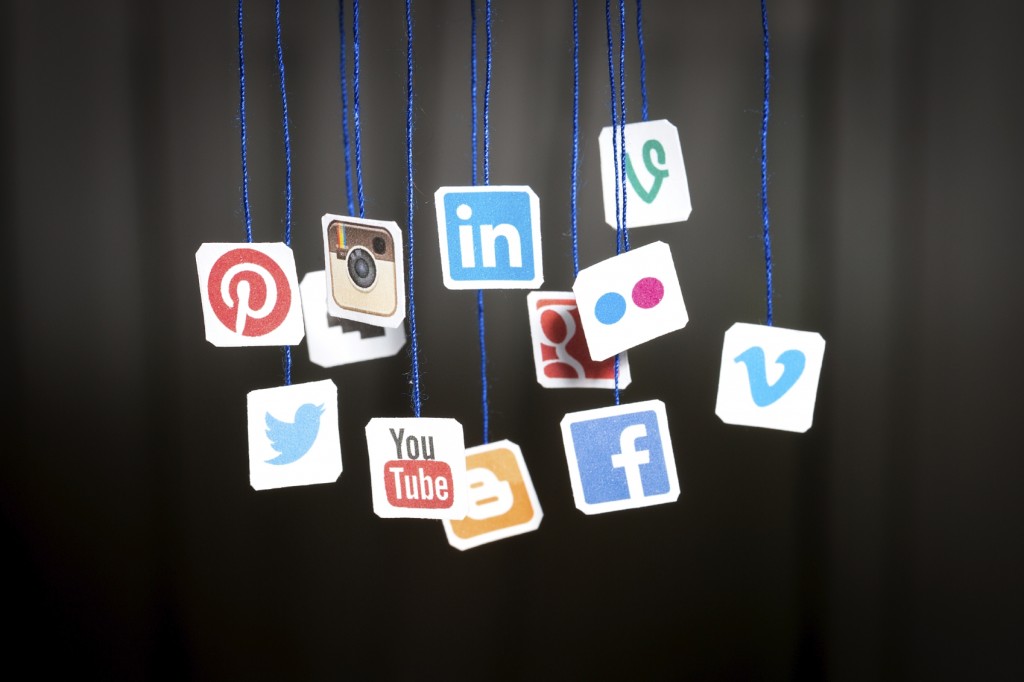 Social Media - iStock_000054031282_Medium