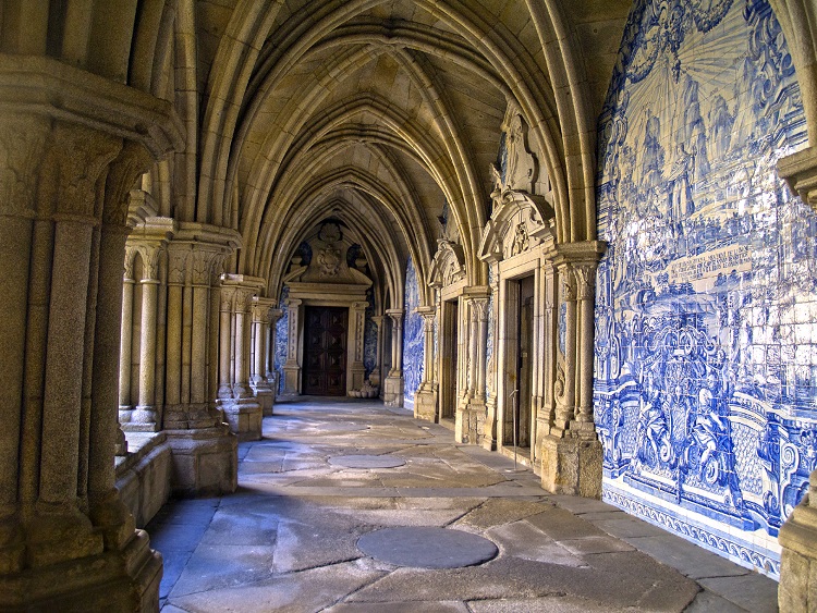 cloister of cathedral Se, Porto, Portugal